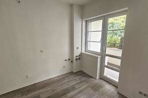 Neu renoviert im gepflegten Altbau: 1,5-Zi.-Wohnung mit Balkon & Tageslichtbad – Borthener Straße 8, 1237 Seidnitz/Dobritz, Dresden – Vorschaubild 2