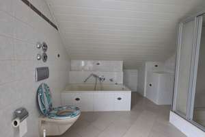 Helle und gut geschnittene DG (84 m², 4 Zimmer) in ruhiger Wohnlage – Regensburg (Keilberg) – Die vollständige Adresse der Immobilie erhältst du vom Anbieter., 93055 Brandlberg-Keilberg, Regensburg – Vorschaubild 10