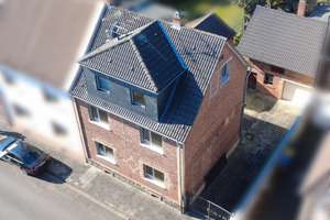 Zweifamilienhaus mit viel Ausbaupotenzial – Die vollständige Adresse der Immobilie erhältst du vom Anbieter., 63456 Klein-Auheim, Hanau – Vorschaubild 1