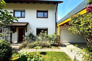 Charmante Doppelhaushälfte mit Garten und traumhaftem Weitblick in Parsdorf – Die vollständige Adresse der Immobilie erhältst du vom Anbieter., 85599 Vaterstetten – Vorschaubild 1