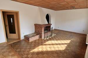 Charmantes Reihenhaus mit Kamin, Garage und Terrasse – Die vollständige Adresse der Immobilie erhältst du vom Anbieter., 6785 Oranienbaum – Vorschaubild 1