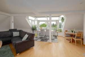 Oberkassel! Großzügige Dachgeschosswohnung mit Panoramafenster – Die vollständige Adresse der Immobilie erhältst du vom Anbieter., 40547 Oberkassel, Düsseldorf – Vorschaubild 2