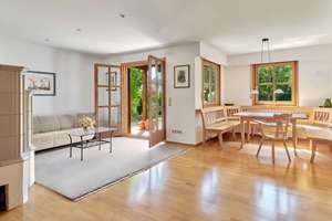Isartaler Holzhaus mit idyllischem Garten und ca. 60 m² Ausbaupotenzial im Dachgeschoss – Die vollständige Adresse der Immobilie erhältst du vom Anbieter., 81375 Neuhadern, München – Vorschaubild 2