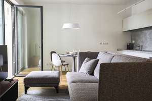 Neuwertig mit EBK und Balkon: freundliche vollmöblierte 2-Zimmer-Wohnung in Wilmersdorf, Berlin – Brandenburgische Straße 55a, 10707 Wilmersdorf, Berlin – Vorschaubild 2