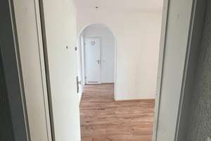 [LIS-10082] Helle 3-Zimmer-Wohnung mit Balkon in Köln-Weiden – Ostlandstr. 42, 50858 Weiden, Köln – Vorschaubild 1
