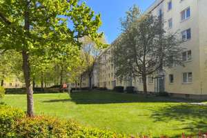 bezugsfrei: ruhige Lage | Südostbalkon | Aufzug | Fernwärme | Blick ins Grüne – Die vollständige Adresse der Immobilie erhältst du vom Anbieter., 4329 Heiterblick, Leipzig – Vorschaubild 2