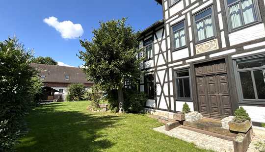 Bild von Exklusive Doppelhaushälfte im Fachwerkstil mit gr. Garten, Glasfaser, Ausbaureserve u. Doppelcarport