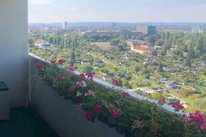 Wohnen mit Ausblick über Hannover - Barrierefreie 3-Zimmer-Wohnung mit Loggia – Vahrenheider Markt 8, 30179 Vahrenheide, Hannover – Vorschaubild 1