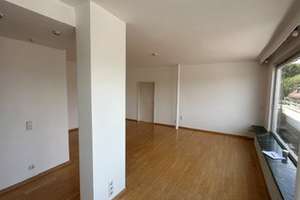 Schöne 3,5-Raum-Penthouse-Wohnung mit EBK und Balkon / Terrasse in Stuttgart – Obere Paulusstr. 105, 70197 Hasenberg, Stuttgart – Vorschaubild 3