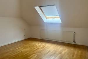 Charmante 2-Zimmer-Dachgeschosswohnung mit Aufzug & eigenem Stellplatz – Die vollständige Adresse der Immobilie erhältst du vom Anbieter., 41236 Rheydt, Mönchengladbach – Vorschaubild 3