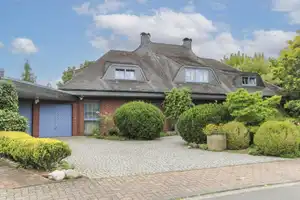 Großes Architektenhaus von 1990 in Wolfsburg-Ehmen mit Doppelgarage, 2 Terrassen, Galerie und Kamin – Wolfsburg – Vorschaubild 1