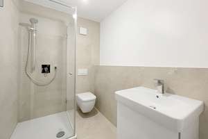 Stilvolles, neuwertiges 5-Raum-Reihenmittelhaus mit lux. Innenausstattung und EBK in München Allach – Die vollständige Adresse der Immobilie erhältst du vom Anbieter., 80999 Untermenzing, München – Vorschaubild 14