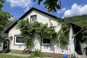 Einfamilienhaus mit großem Garten – Wohnen im Grünen