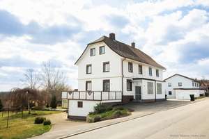 Doppelhaushälfte in Oberbränd mit 1250 qm Grundstück zu verkaufen I Option für weitere Bebauung – Die vollständige Adresse der Immobilie erhältst du vom Anbieter., 79871 Eisenbach (Hochschwarzwald) – Vorschaubild 1