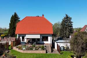 Hochwertiges und sehr gepflegtes Einfamilienhaus mit Keller und tollem Grundstück
