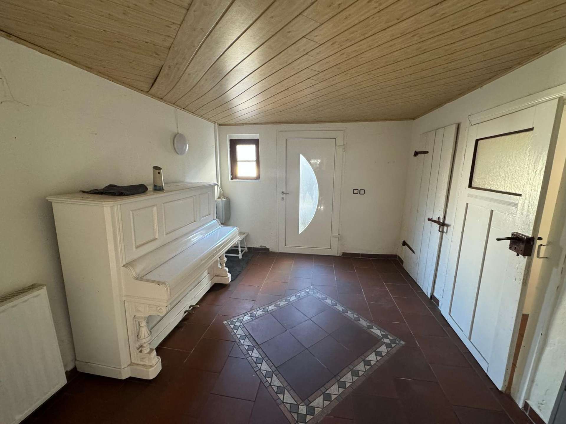 Immobilie in Extertal - Vielseitiges Wohnhaus mit Potenzial - Umbau zum 3-Familienhaus möglich - Bild 10