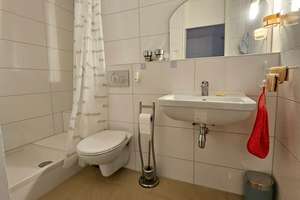 Gepflegte 2-Zimmer-Wohnung mit Tiefgaragenstellplatz – zentrale Lage in Eschborn – Die vollständige Adresse der Immobilie erhältst du vom Anbieter., 65760 Eschborn – Vorschaubild 6