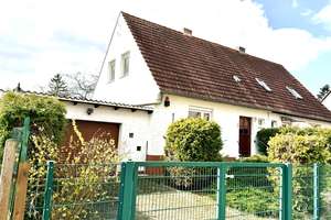 Hier beginnt Ihr neues Kapitel – Haus mit Garten, Sonne und unendlichem Potenzial