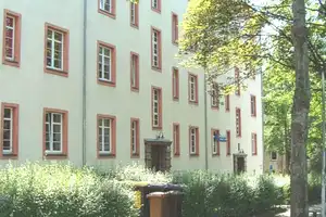 Offene Küche mit kompletter EBK - Fensterbad - Balkon - Abstellraum – Carl-von-Ossietzky-Straße 42, 9126 Chemnitz – Vorschaubild 23