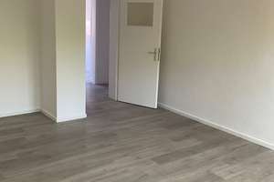 Komplett renovierte 3 Zimmer Wohnung mit Balkon in Gelsenkirchen zu vermieten – Grimmstraße 26, 45883 Heßler, Gelsenkirchen – Vorschaubild 2