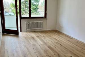 Frisch sanierte und modernisierte 3-Zimmer-Wohnung mit 2 Loggien, Einbauküche und TG-Stellplatz