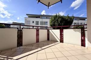 ***Gepflegte 2-Zimmer-Erdgeschosswohnung mit Südwest-Balkon und TG-Stellplatz – sofort frei*** – 63225 Langen (Hessen) – Vorschaubild 2