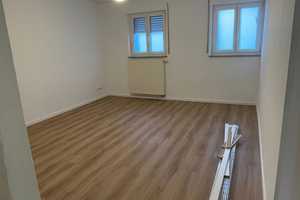 ~ S- WEST / ERSTBEZUG nach Sanierung / 2er oder 3er WG taugliche 3 Zi. im Tiefparterre ~ – Gutbrodstr. 00, 70193 Stuttgart – Vorschaubild 2
