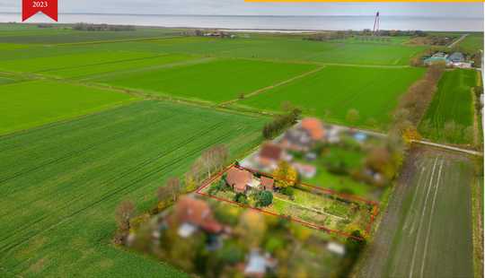 Bild von Einen Steinwurf vom Deich:
Teilmodernisiertes Einfamilienhaus mit Nebengebäude auf 
weitläufigem G