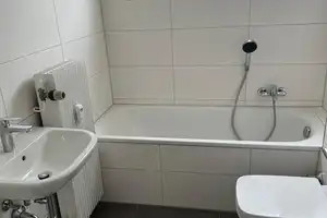 Ansprechende und vollständig renovierte 3-Raum-EG-Wohnung mit Balkon in Oberhausen – Dieckerstraße 167, 46047 Oberhausen – Vorschaubild 6