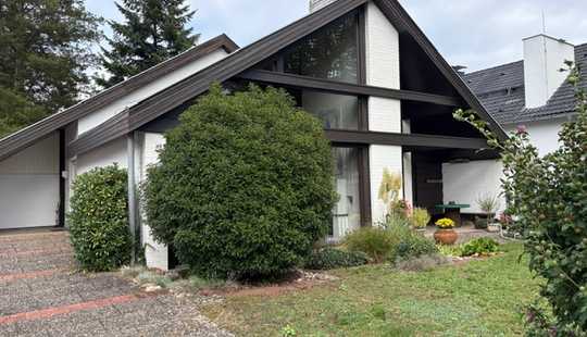 Bild von Freistehendes Architektenhaus mit Galerie, Kamin und Pool in Top Lage