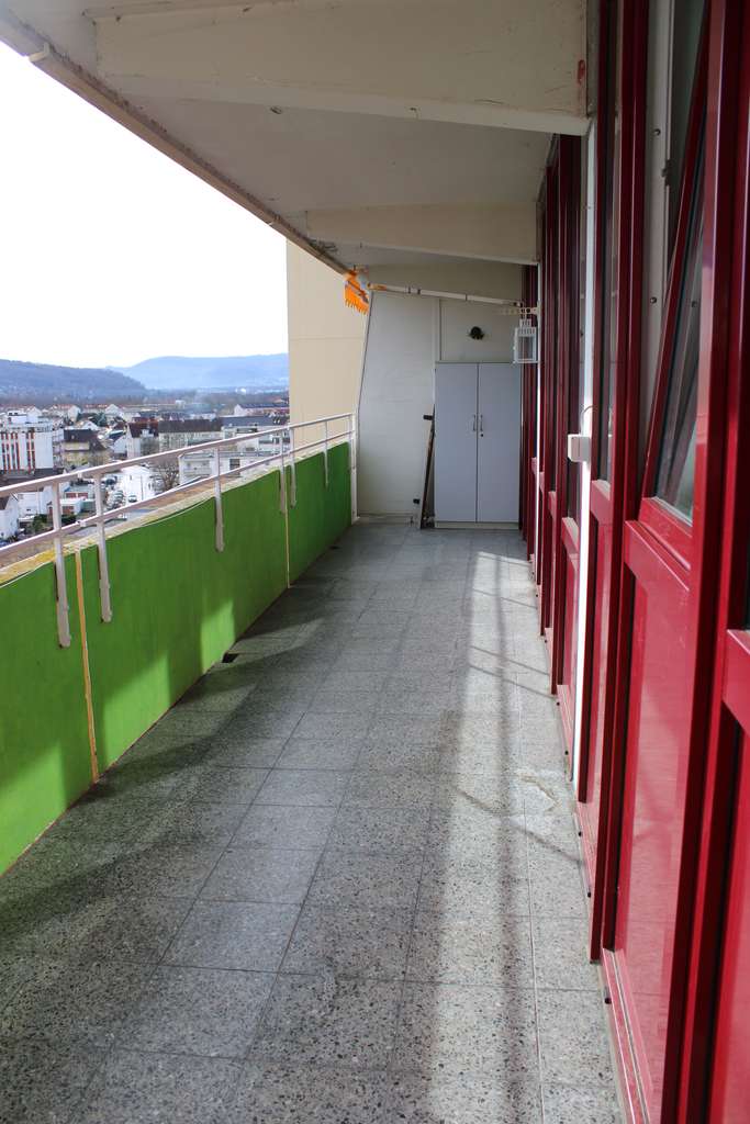 Immobilie in Weil am Rhein - Großzügige 3 Zimmer Wohnung mit wunderschöner Aussicht! - Bild 2