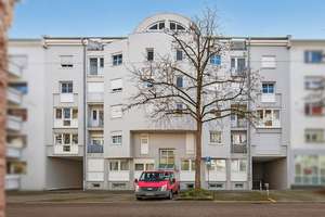 Gepflegte 2-Zimmer-Wohnung mit Balkon, Aufzug & TG im Musikerviertel