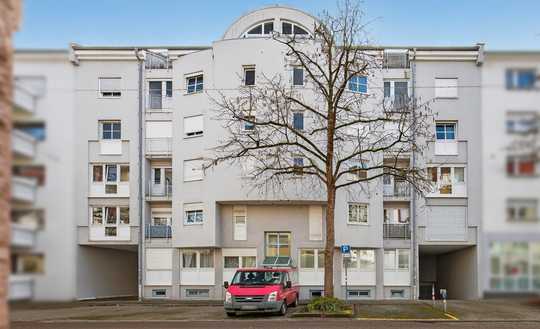 Gepflegte 2-Zimmer-Wohnung mit Balkon, Aufzug & TG im Musikerviertel