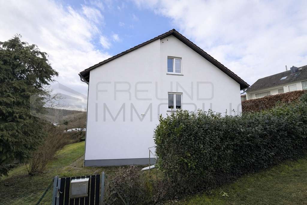 Immobilie in Waldems - Modernisierte Kapitalanlage auf sonnenverwöhntem Grundstück - Bild 4