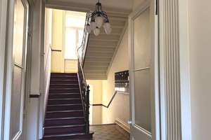 STILLVOLLE 3-ZIMMER-ALTBAUWOHNUNG IN BEGEHRTER LAGE NAHE DER WIESBADENER FUSSGÄNGERZONE! – Die vollständige Adresse der Immobilie erhältst du vom Anbieter., 65185 Mitte, Wiesbaden – Vorschaubild 2