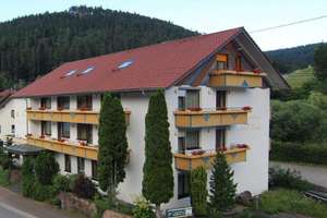 ***Großes, schönes Haus mit Blick auf die Schwarzwaldberge zu verkaufen*** – Die vollständige Adresse der Immobilie erhältst du vom Anbieter., 75337 Enzklösterle – Vorschaubild 2