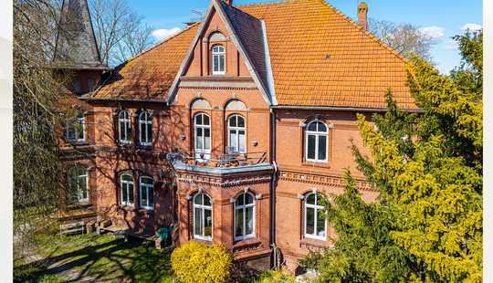 Bild von Denkmalgeschützte Historische Ziegelformstein Villa