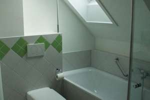 Moderne 2,5-Zimmer-DG-Wohnung mit großer Dachterrasse, Aufzug & Garage in Lörrach-Tumringen – Frohnbergstraße 13, 79539 Lörrach – Vorschaubild 6