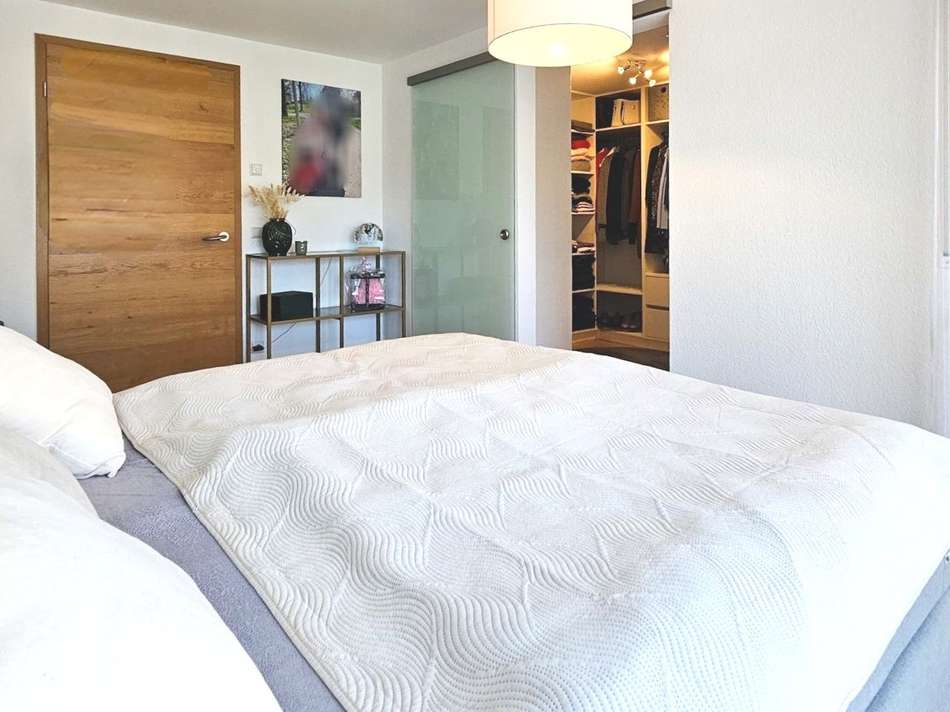 Schlafzimmer mit Ankleidezimme