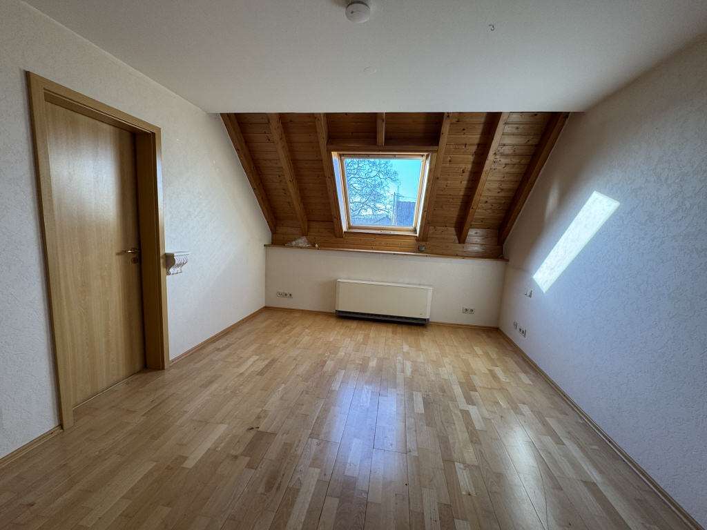 Immobilie in Sinzheim - Großzügiges, gemütliches Zweifamilienhaus mit 3 Garagen und großzügigem Gartengrundstück - Bild 10