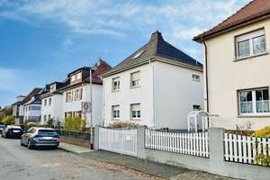 Stilvolles Stadthaus in zentraler Lage von Heuchelheim – Die vollständige Adresse der Immobilie erhältst du vom Anbieter., 35452 Heuchelheim – Vorschaubild 1