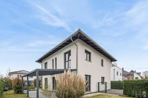 Familienhaus mit großem Garten, Einbauküche und Garage in Kerpen