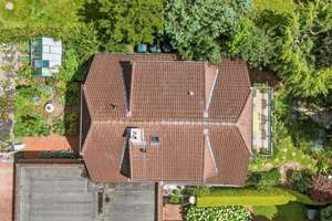Hamburg-Sasel: Vielseitiges Einfamilienhaus mit traumhaftem, von Hagenbeck inspiriertem Garten – Die vollständige Adresse der Immobilie erhältst du vom Anbieter., 22393 Sasel, Hamburg – Vorschaubild 5