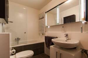 Exklusive 3-Zimmer-Gartenwohnung im Arnulfpark mit West-Terrasse, 2 Bädern und Stellplatz – Marlene-Dietrich-Straße 13, 80636 Marsfeld, München – Vorschaubild 4
