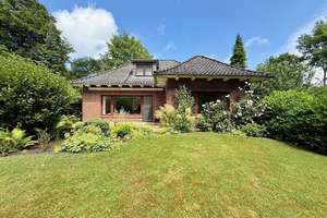 Bezugsfreies Einfamilienhaus mit Carport und 2.112 m² Grundstück // Wacken, Lindenallee – Lindenallee 4, 25596 Wacken – Vorschaubild 1