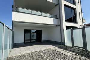 Exklusives Erdgeschosswohnung mit eigener Heizung (Erdwärme), Steingarten und zwei Terrassen