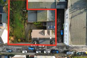 Zweifamilienhaus, eine Lagerhalle & ein Baugrundstück!