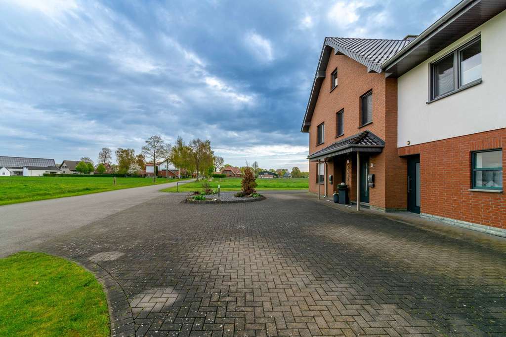 Immobilie in Salzkotten - Kernsaniertes Resthof-Anwesen auf 10.160 m² Grundstück - Bild 1
