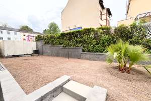 Wohnen im Grünen: Stilvolle Neubauwohnung mit Terrasse & eigenem Garten