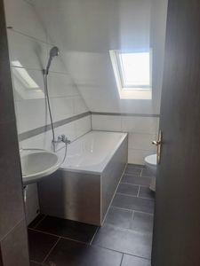 Wohnen im Grünen: Gemütliche 3-Zimmer-Dachgeschosswohnung